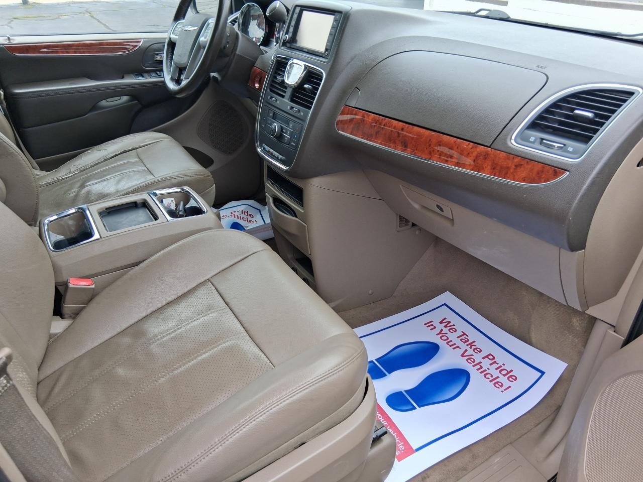 Chrysler Town & Country Touring 2012