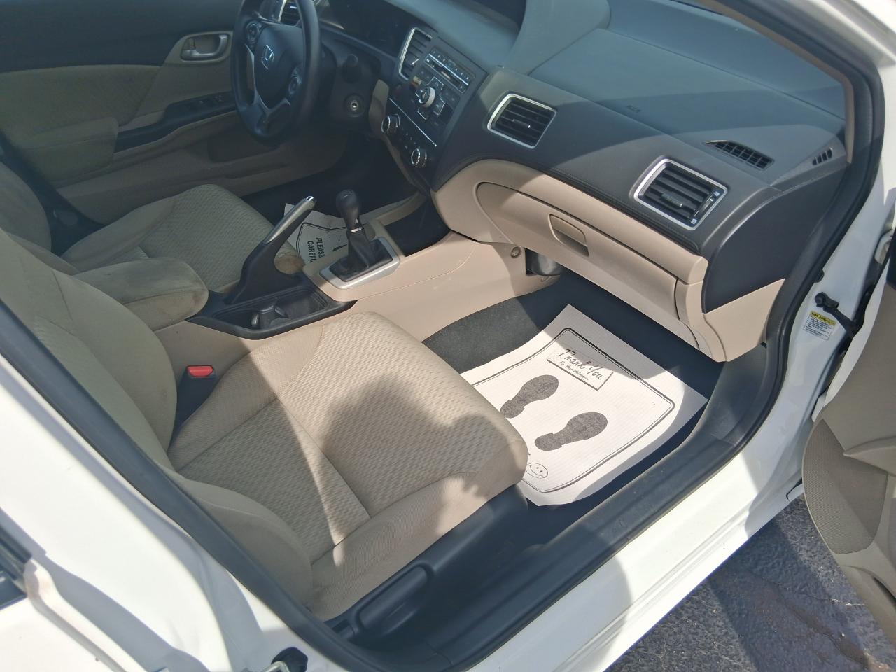 Honda Civic LX Sedan 5-Speed MT 2015