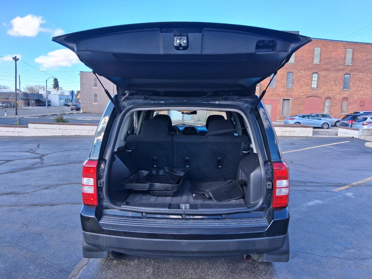 Jeep Patriot Latitude 2WD 2016