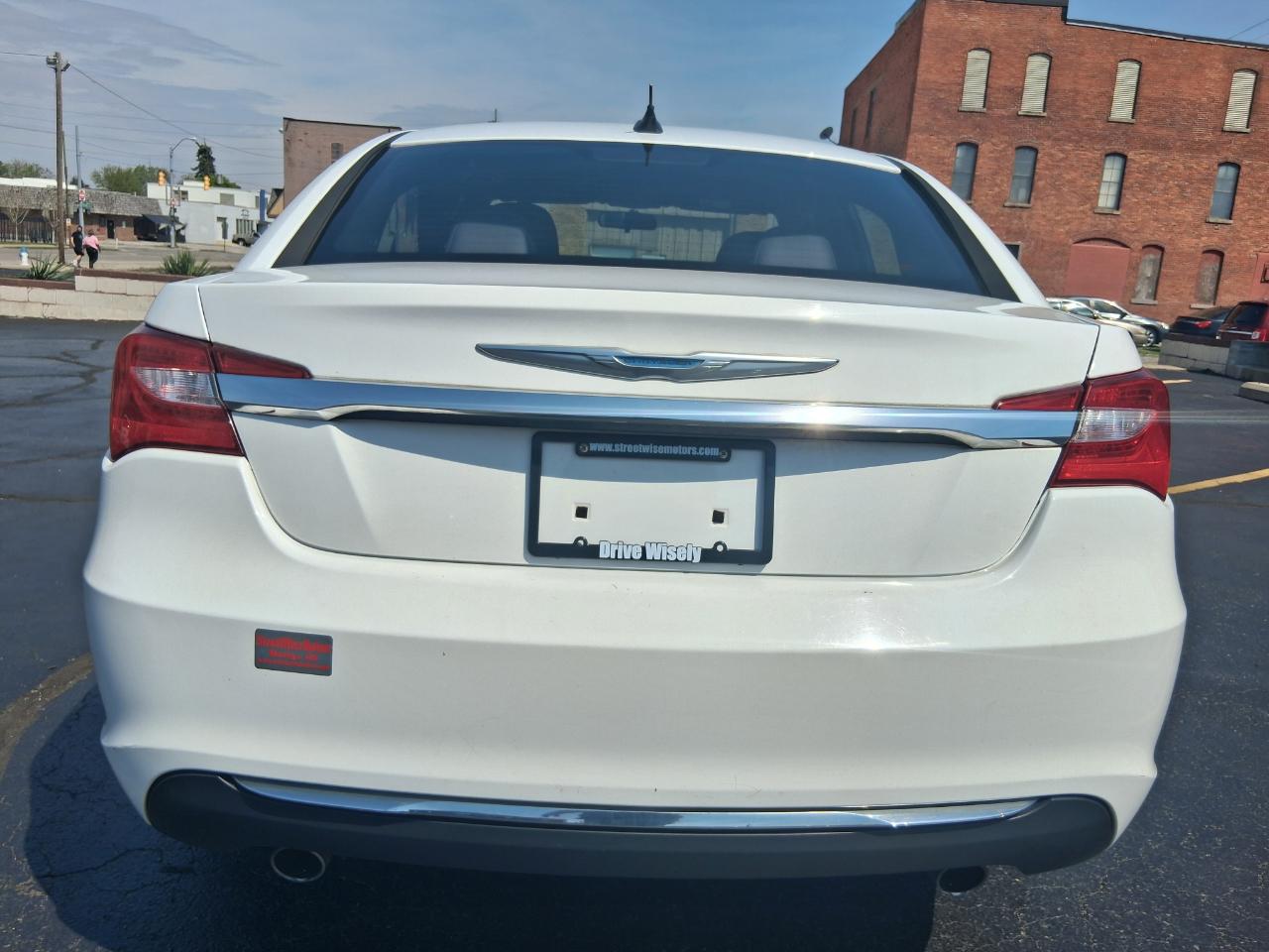 Chrysler 200 Touring 2012