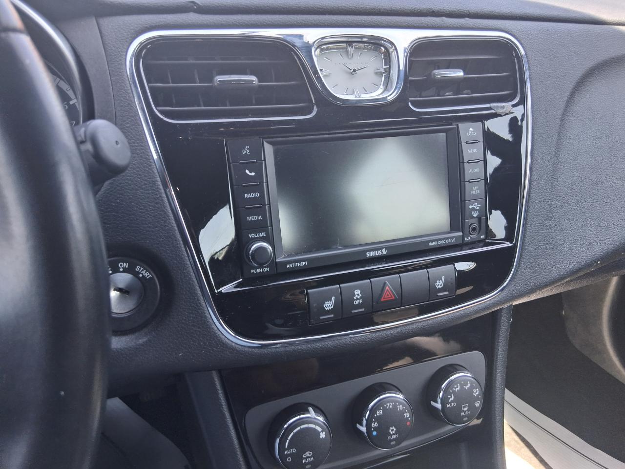 Chrysler 200 Touring 2012