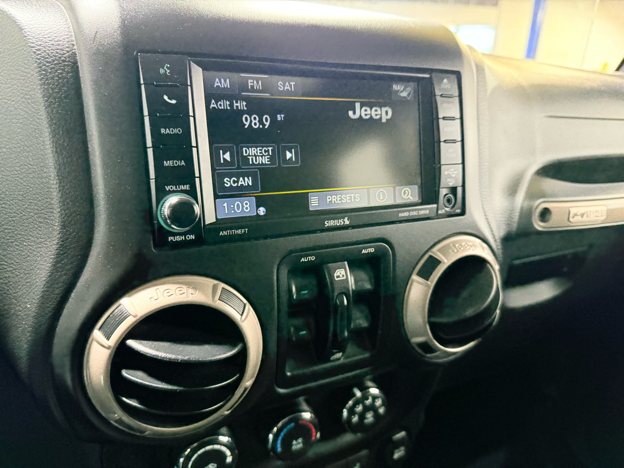 Jeep Wrangler Unlimited Sahara 4WD 2017