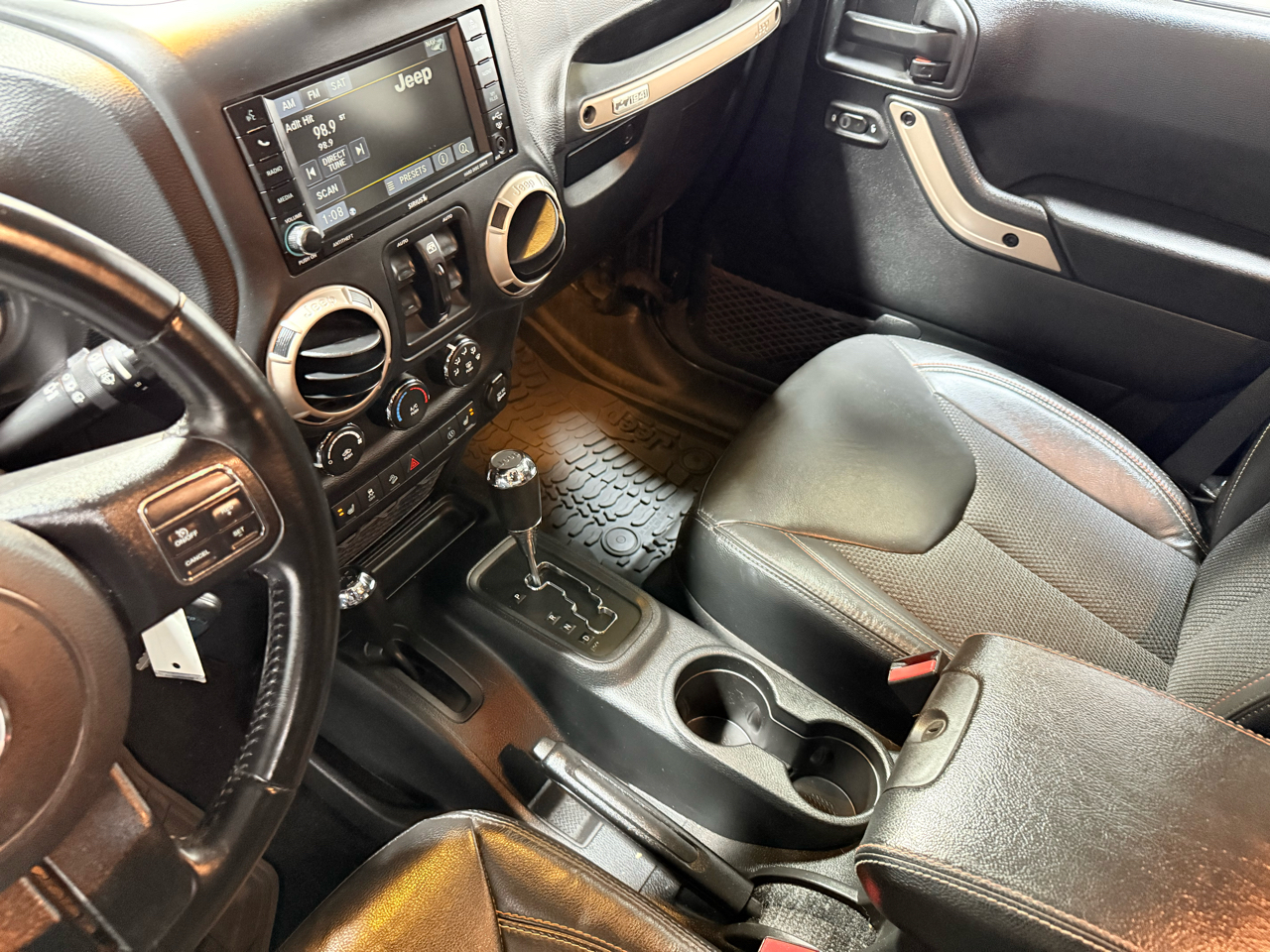 Jeep Wrangler Unlimited Sahara 4WD 2017
