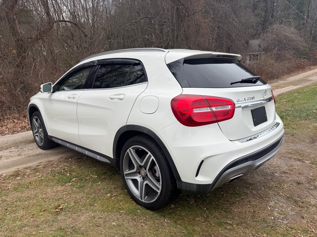 2015 Mercedes Benz GLA 250 4MATIC photo 4