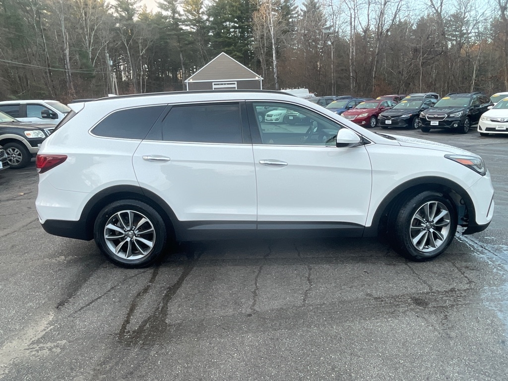 2018 Hyundai Santa Fe SE photo 3