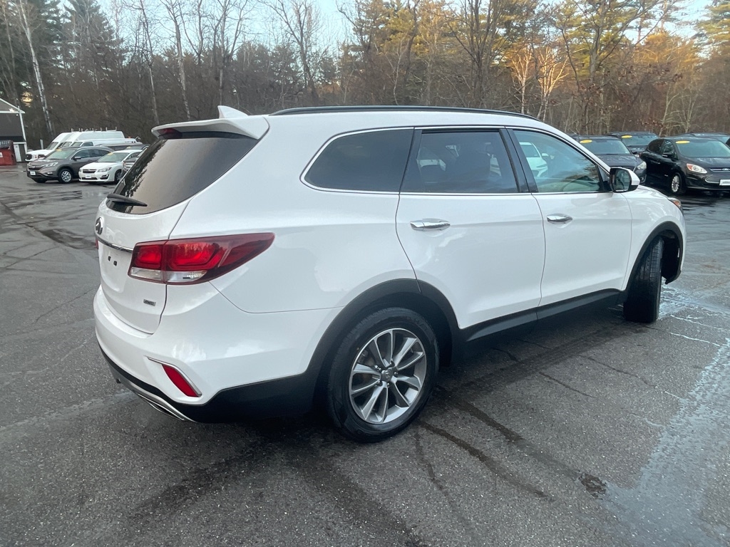 2018 Hyundai Santa Fe SE photo 4