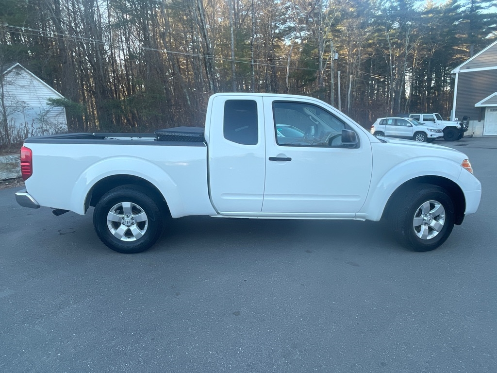 2013 Nissan Frontier SV photo 3