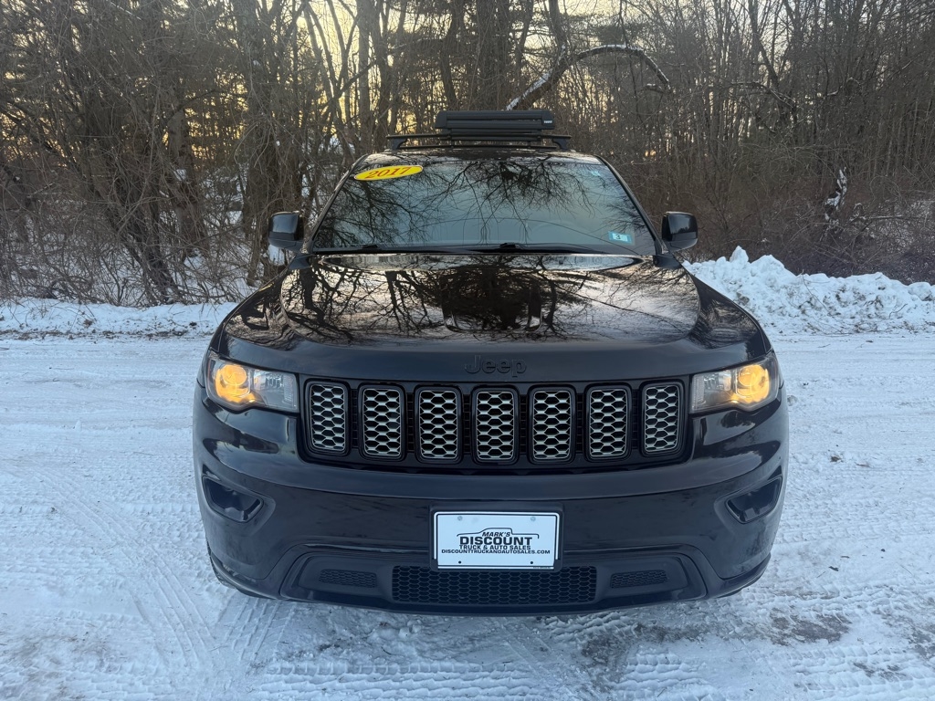 2017 Jeep Grand Cherokee Altitude's photo
