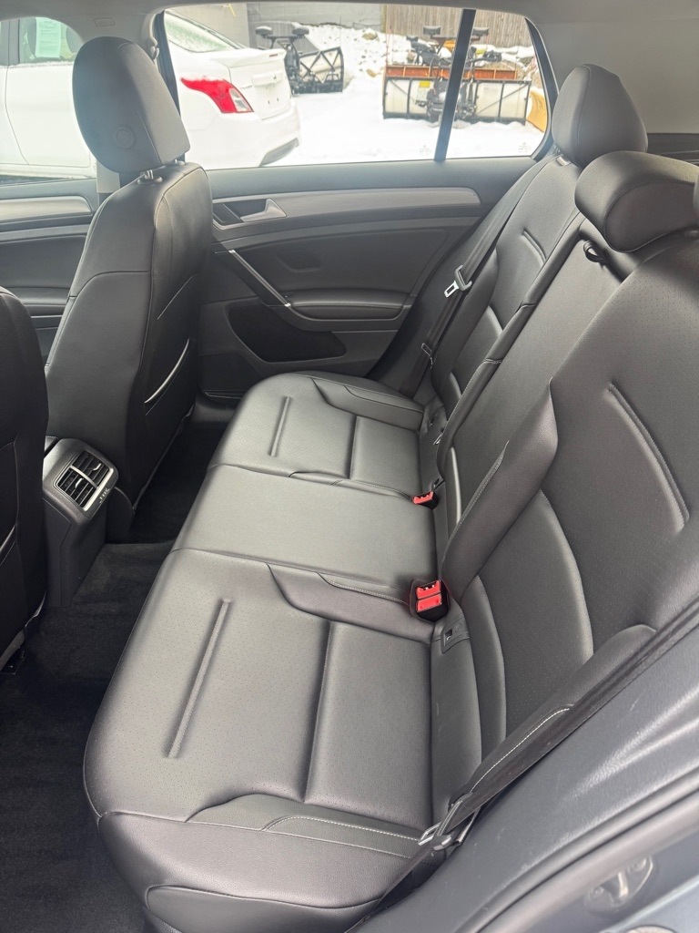 Volkswagen Golf  2017