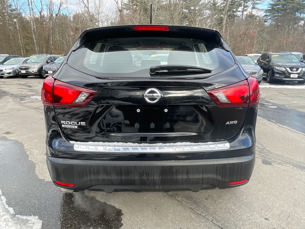 Nissan Rogue Sport S 2019