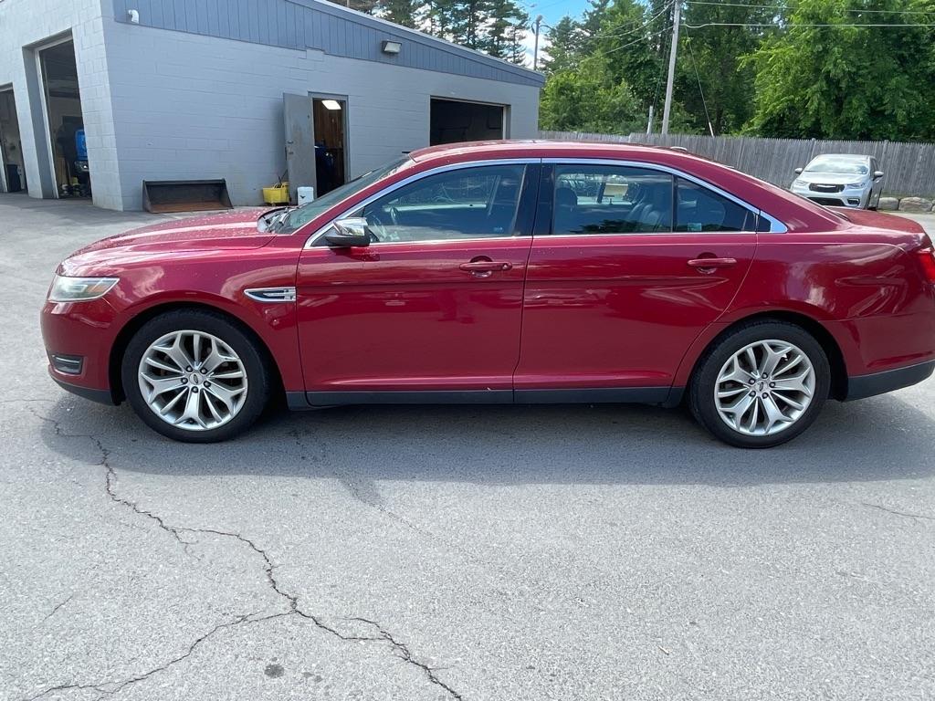 Ford Taurus  2015