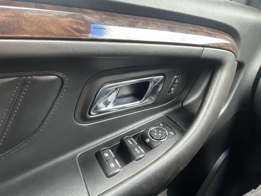 Ford Taurus  2015