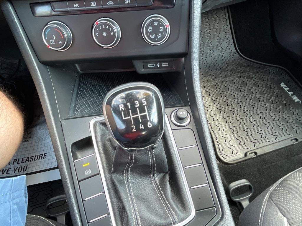 Volkswagen Jetta  2023