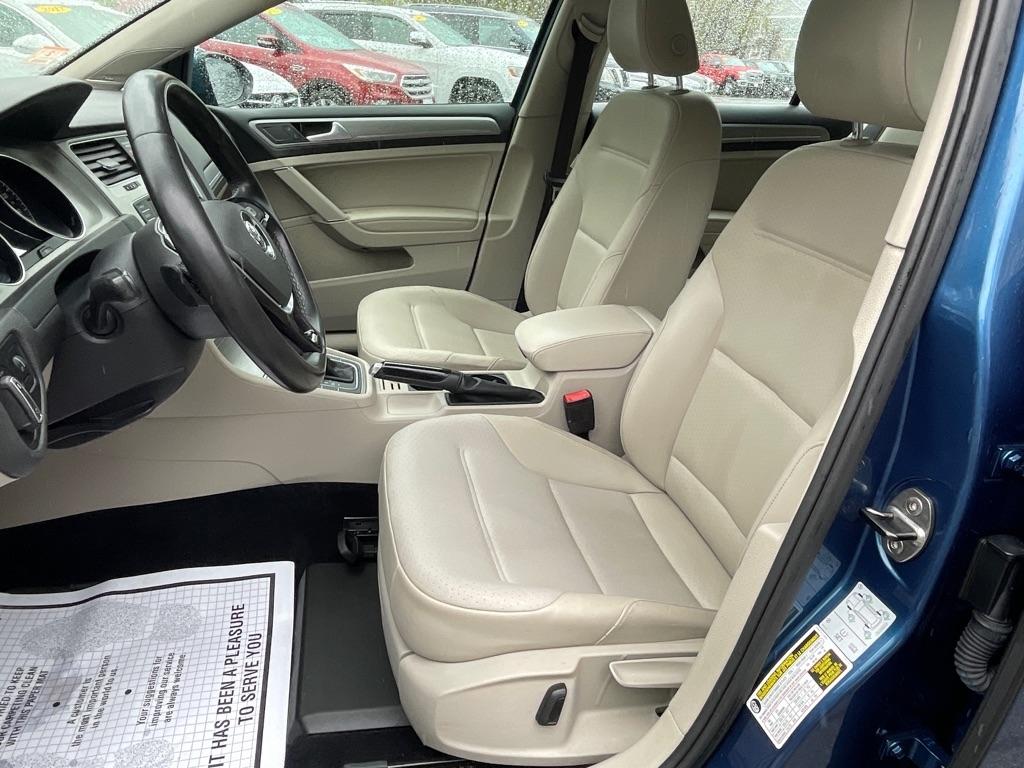 Volkswagen Golf  2016