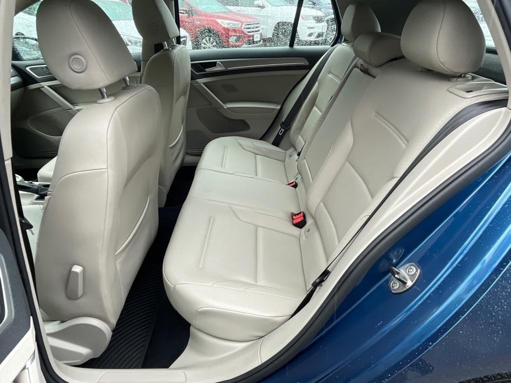 Volkswagen Golf  2016
