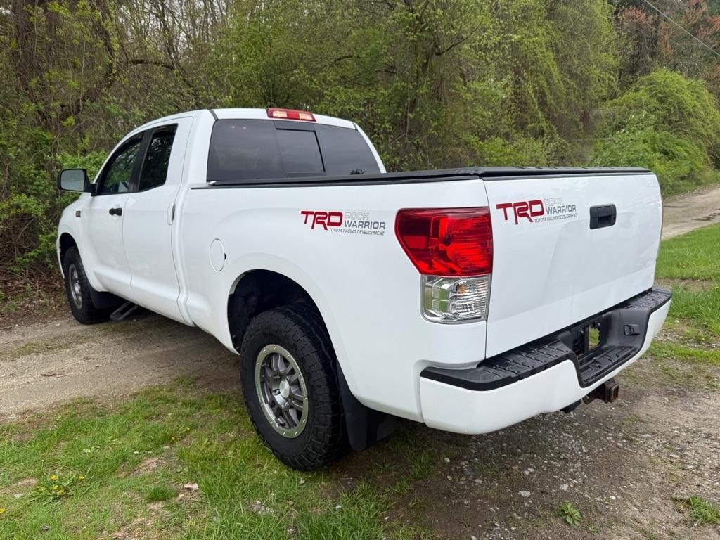 Toyota Tundra 4WD Truck  2011