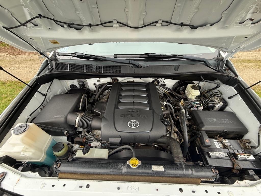Toyota Tundra 4WD Truck  2011