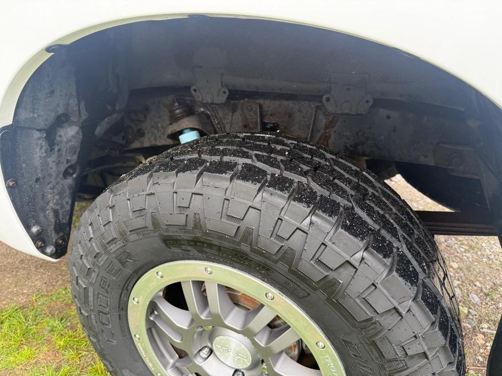 Toyota Tundra 4WD Truck  2011