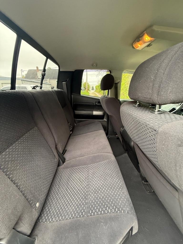 Toyota Tundra 4WD Truck  2011