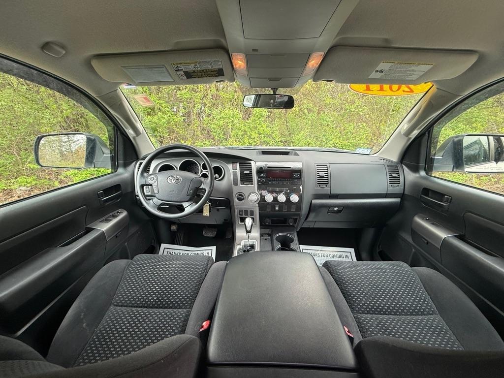Toyota Tundra 4WD Truck  2011