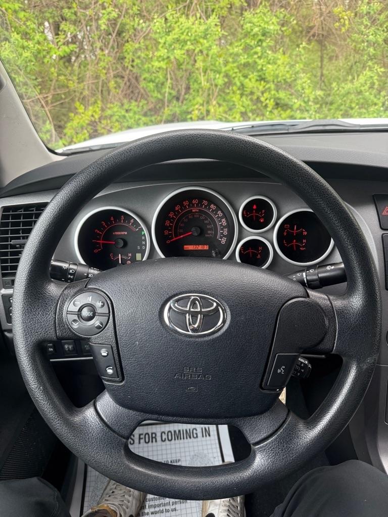 Toyota Tundra 4WD Truck  2011
