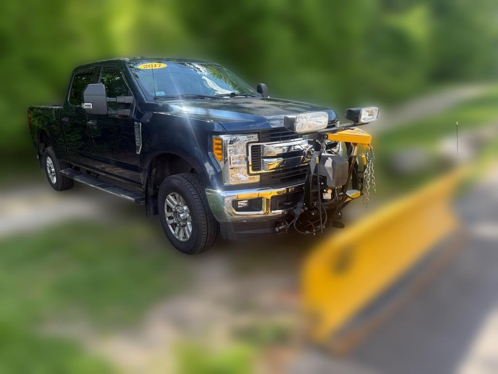 2017 Ford Super Duty F-250 SRW XLT CREW CAB WITH PLOW