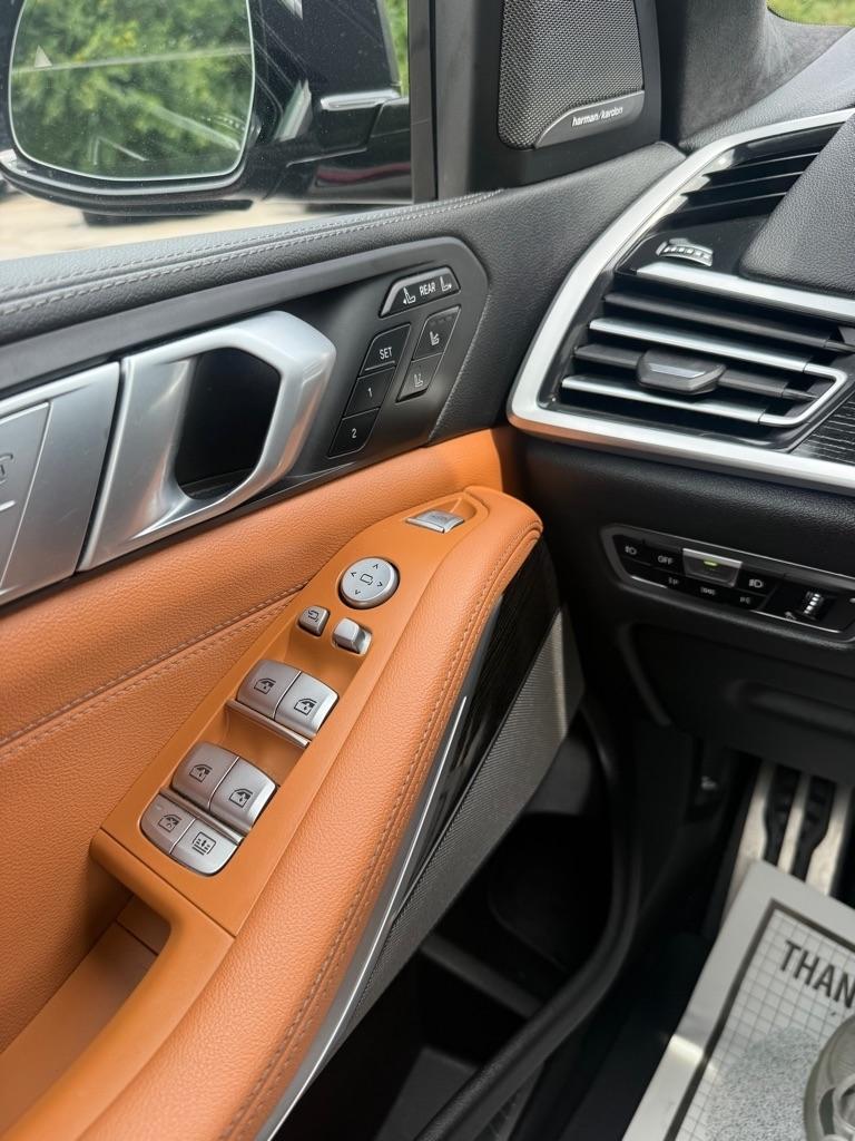 BMW X7  2021