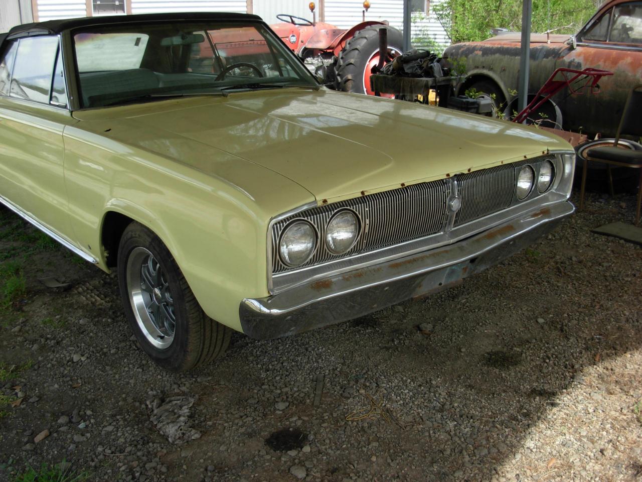 1966 Dodge Coronet V8 with Bucket seats