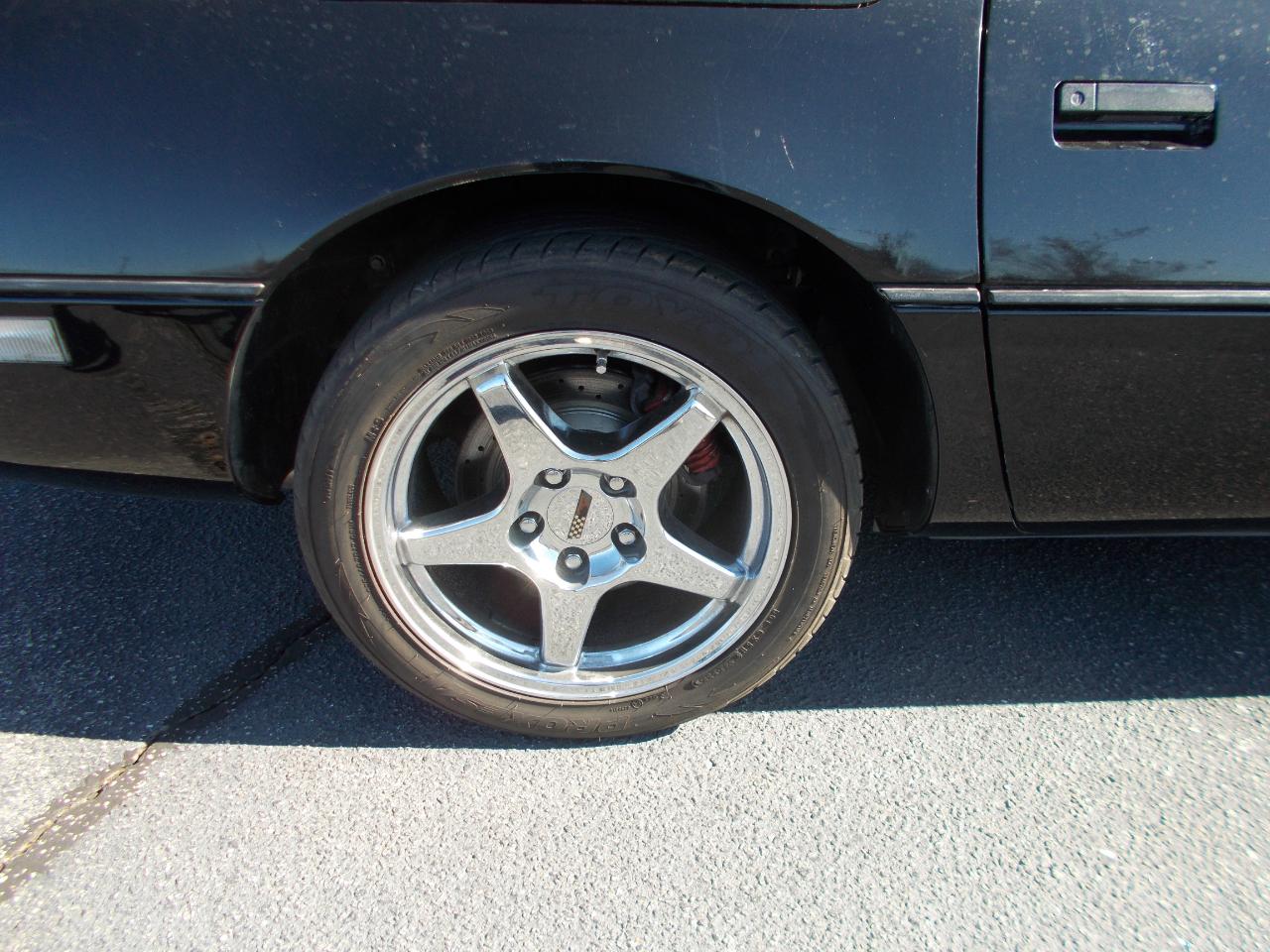Chevrolet Corvette Stingray Convertible  1988