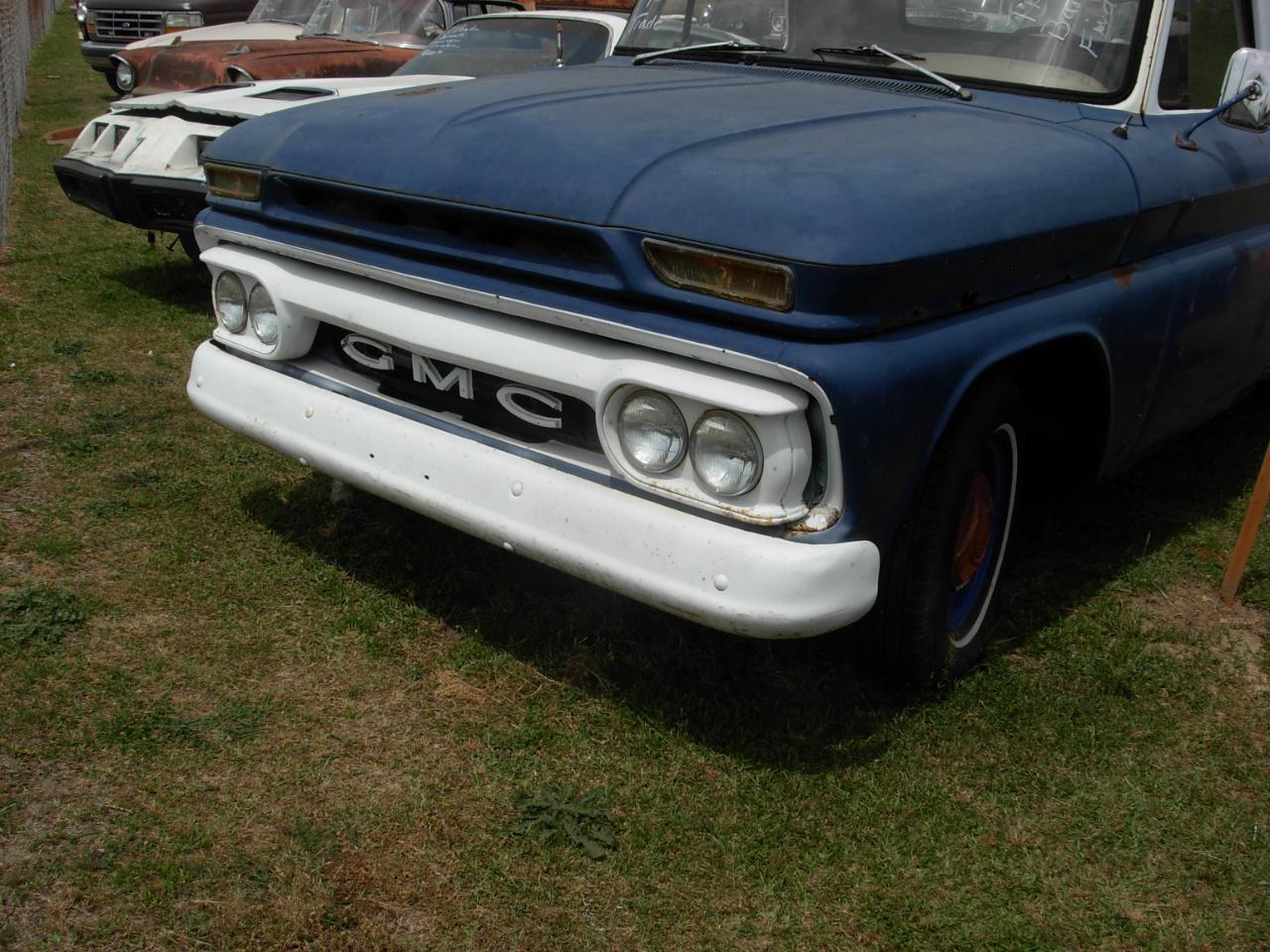 GMC 1/2 Ton Pickups Fleetside 117.5" 1965