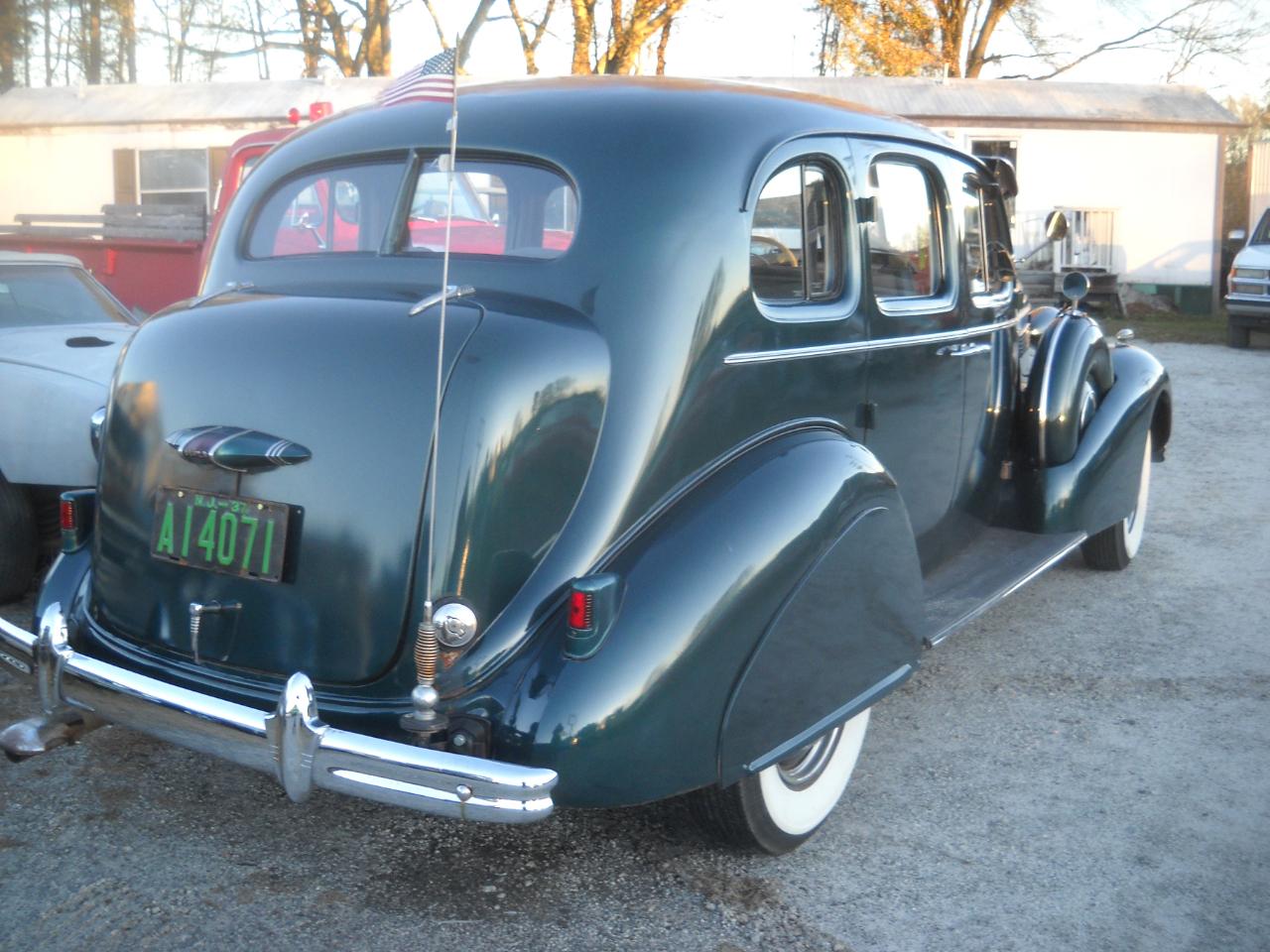Buick Roadmaster 4dr Sedan 1937