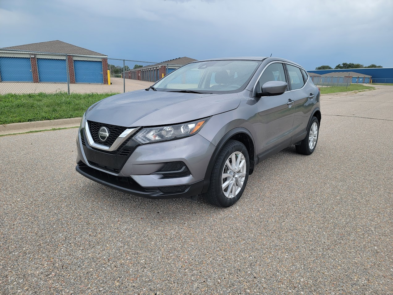 2020 Nissan Rogue Sport S photo 2