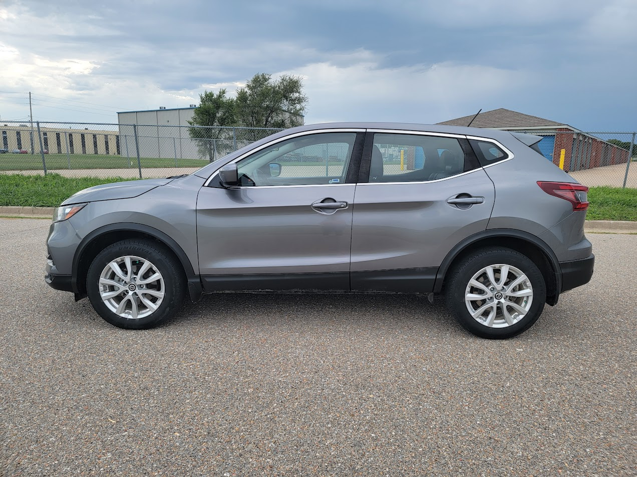 2020 Nissan Rogue Sport S photo 3