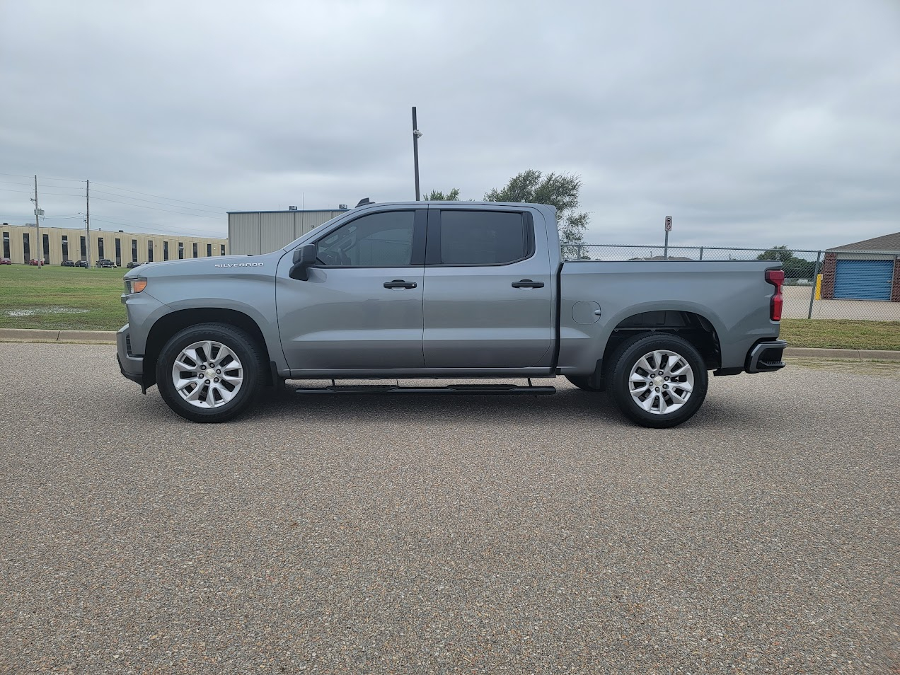 2021 Chevrolet Silverado 1500 Custom photo 2