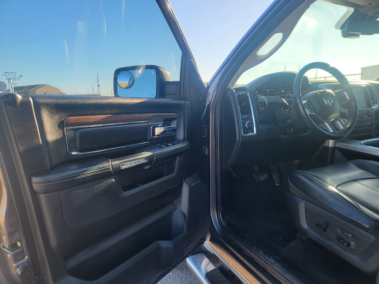 RAM 1500 Laramie 4x4 Crew Cab 5'7" Box 2018