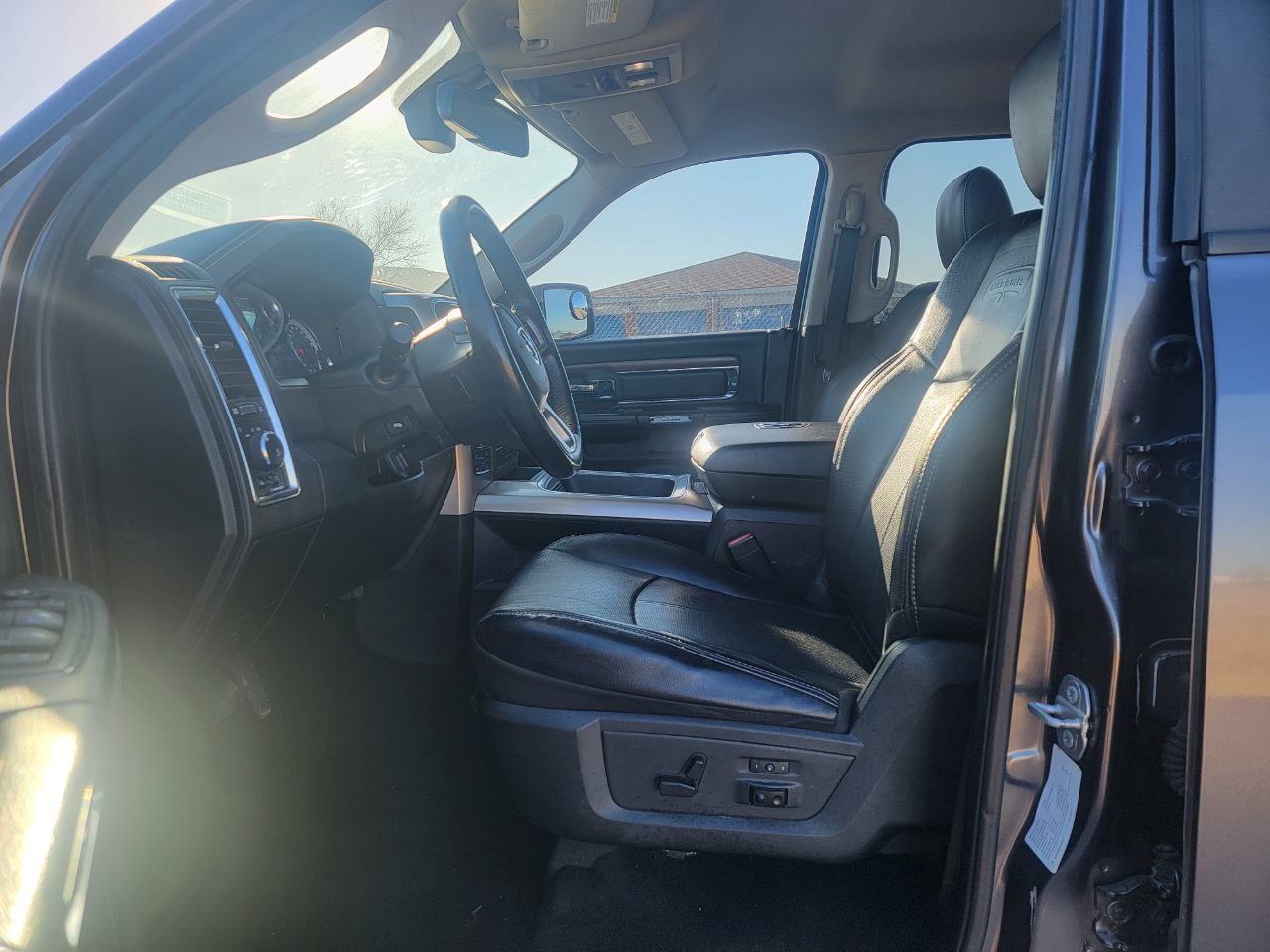 RAM 1500 Laramie 4x4 Crew Cab 5'7" Box 2018