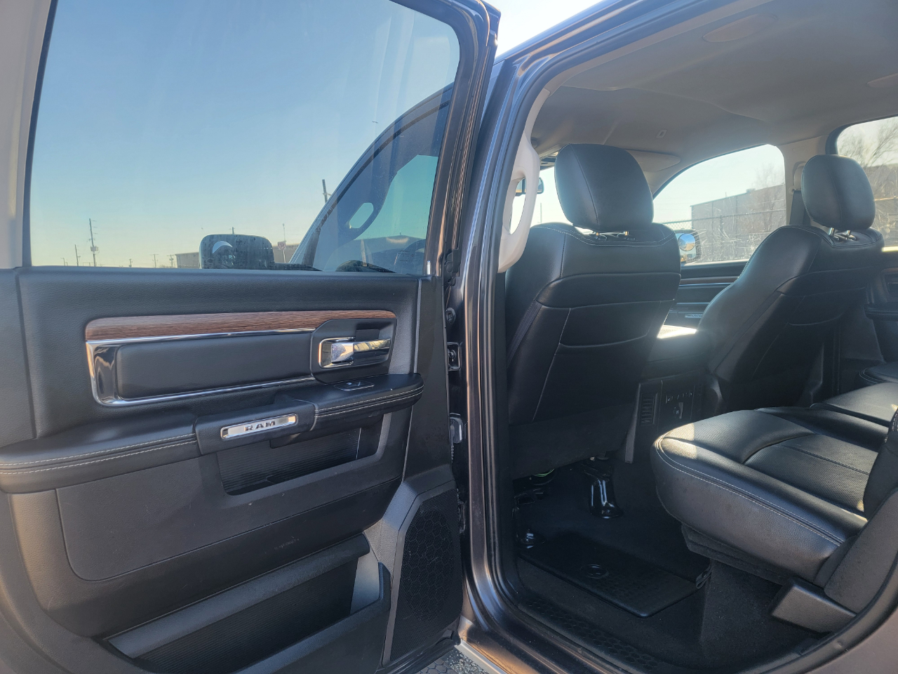 RAM 1500 Laramie 4x4 Crew Cab 5'7" Box 2018