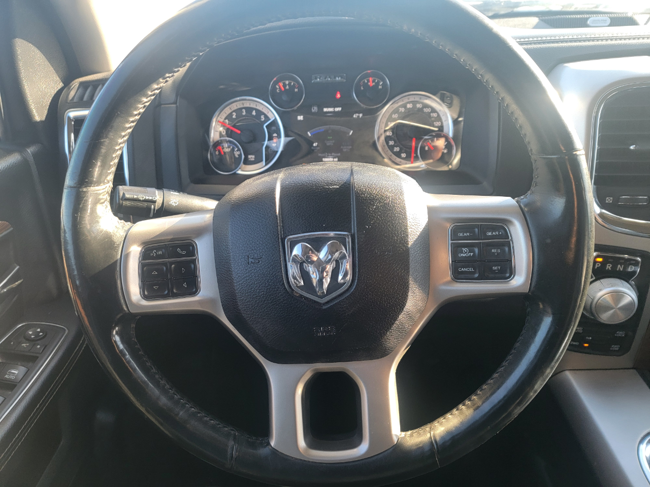 RAM 1500 Laramie 4x4 Crew Cab 5'7" Box 2018