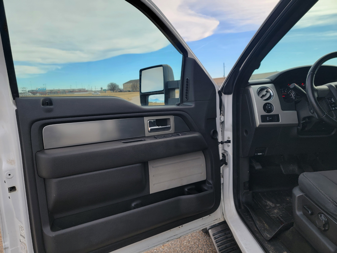 Ford F-150 4WD SuperCrew 145" Platinum 2013