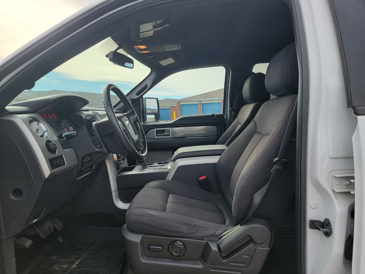 Ford F-150 4WD SuperCrew 145" Platinum 2013