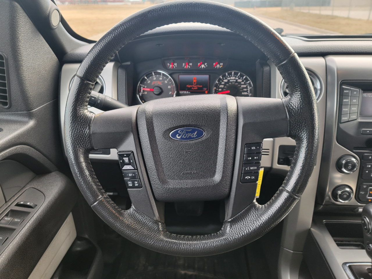 Ford F-150 4WD SuperCrew 145" Platinum 2013