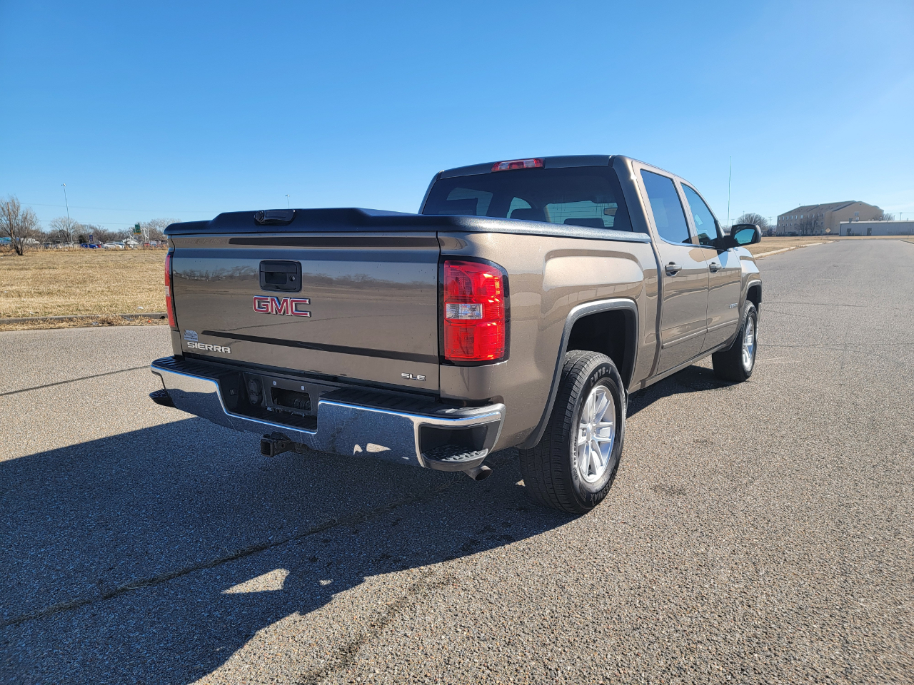 GMC Sierra 1500 4WD Crew Cab 143.5" SLE 2015