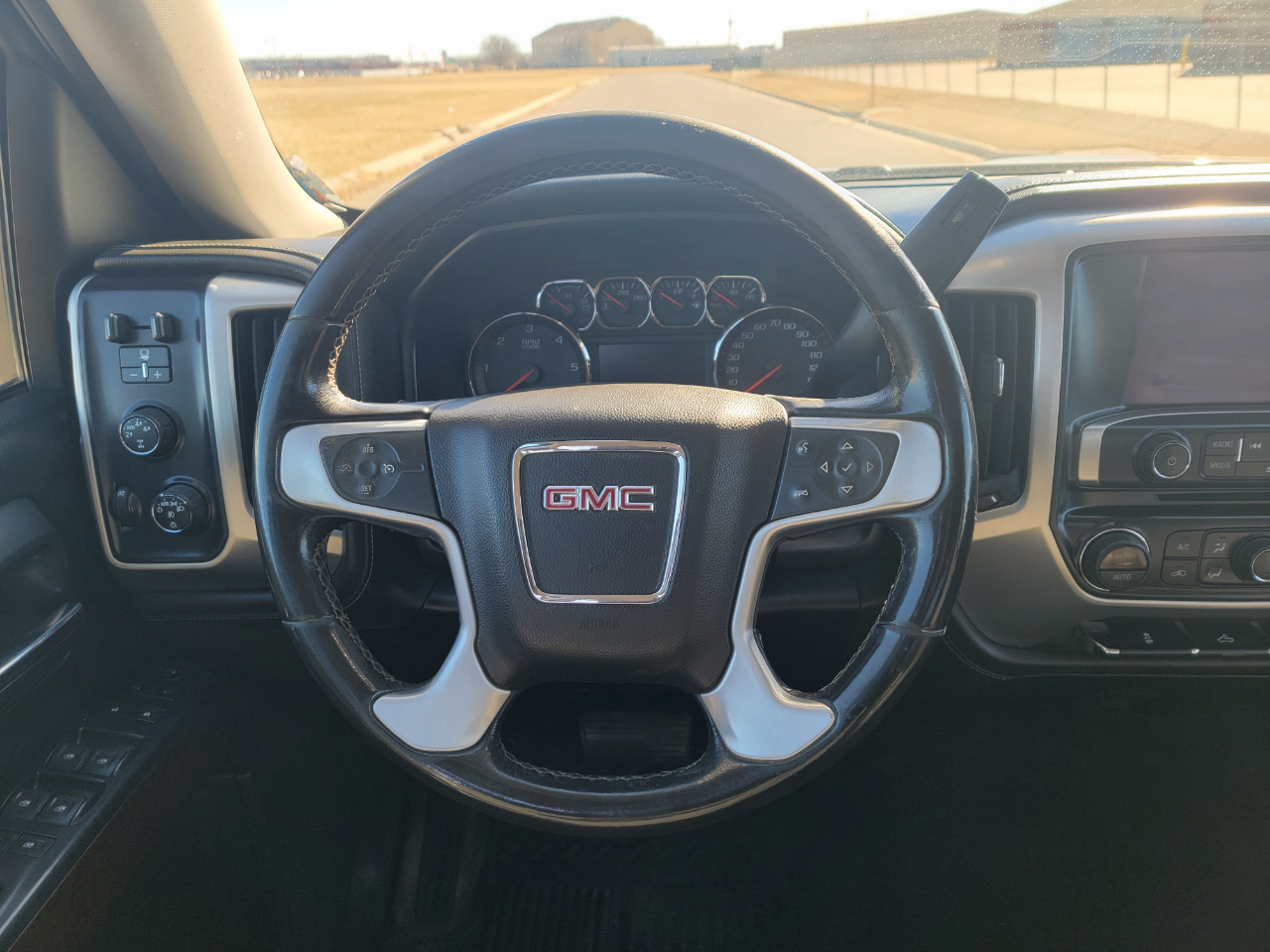 GMC Sierra 1500 4WD Crew Cab 143.5" SLE 2015