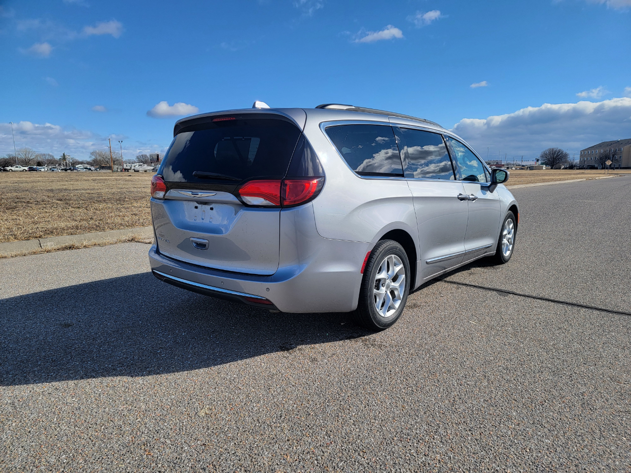 Chrysler Pacifica Touring-L FWD 2017