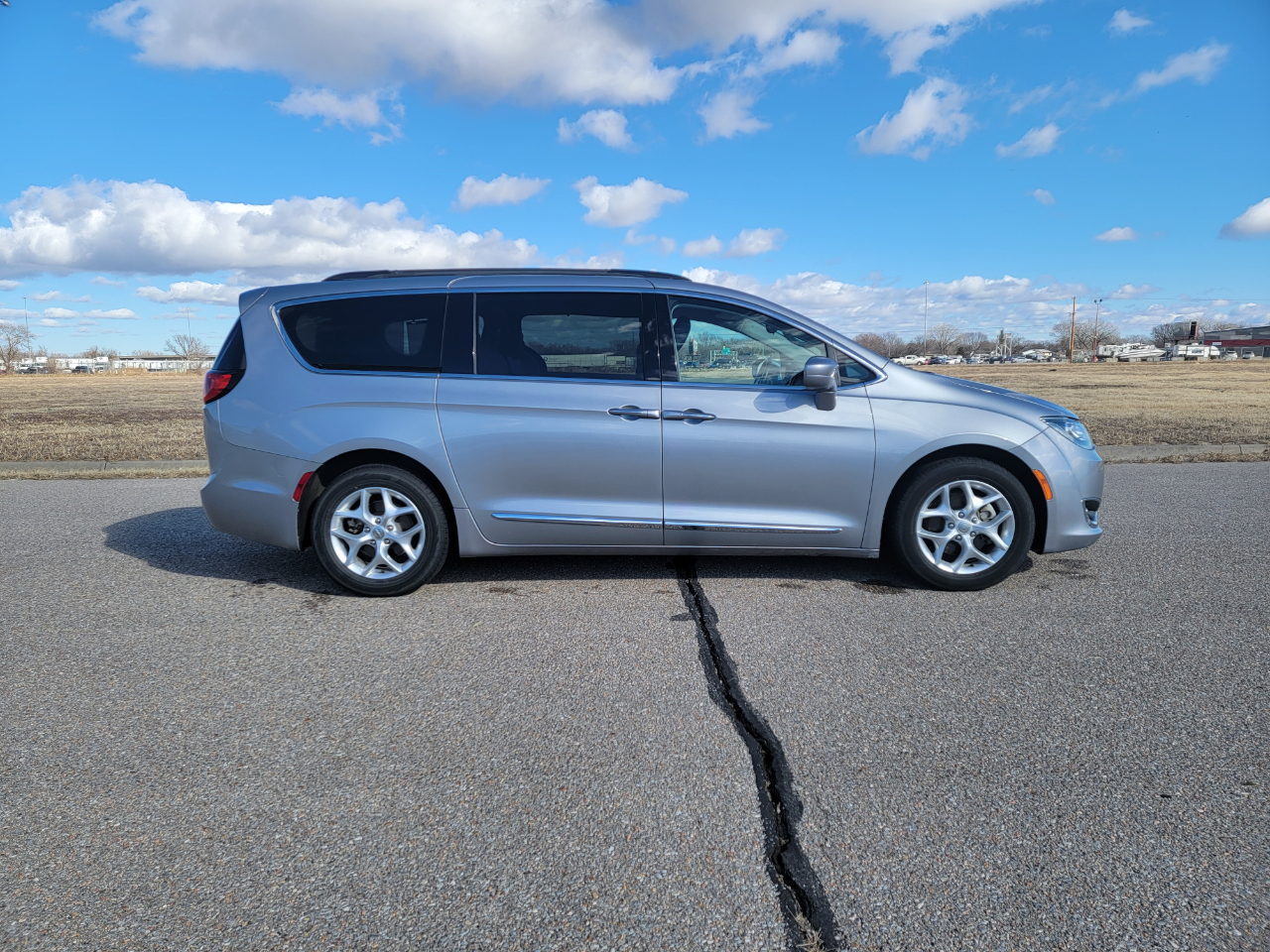 Chrysler Pacifica Touring-L FWD 2017