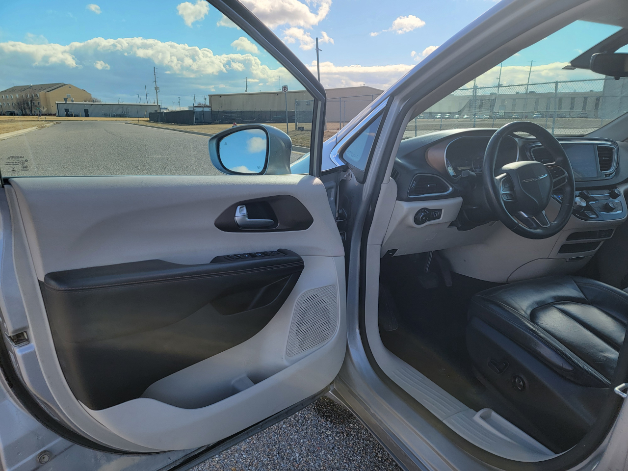 Chrysler Pacifica Touring-L FWD 2017