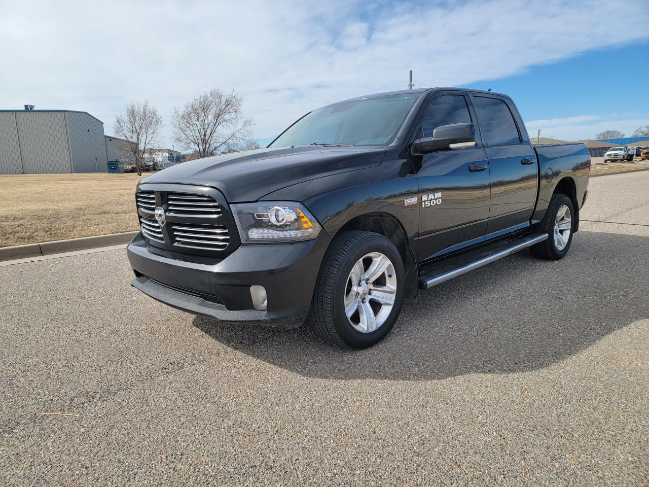 RAM 1500 4WD Crew Cab 140.5" Sport 2016
