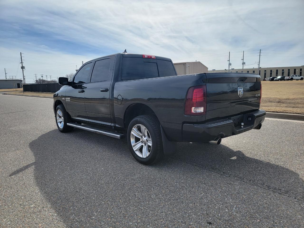 RAM 1500 4WD Crew Cab 140.5" Sport 2016