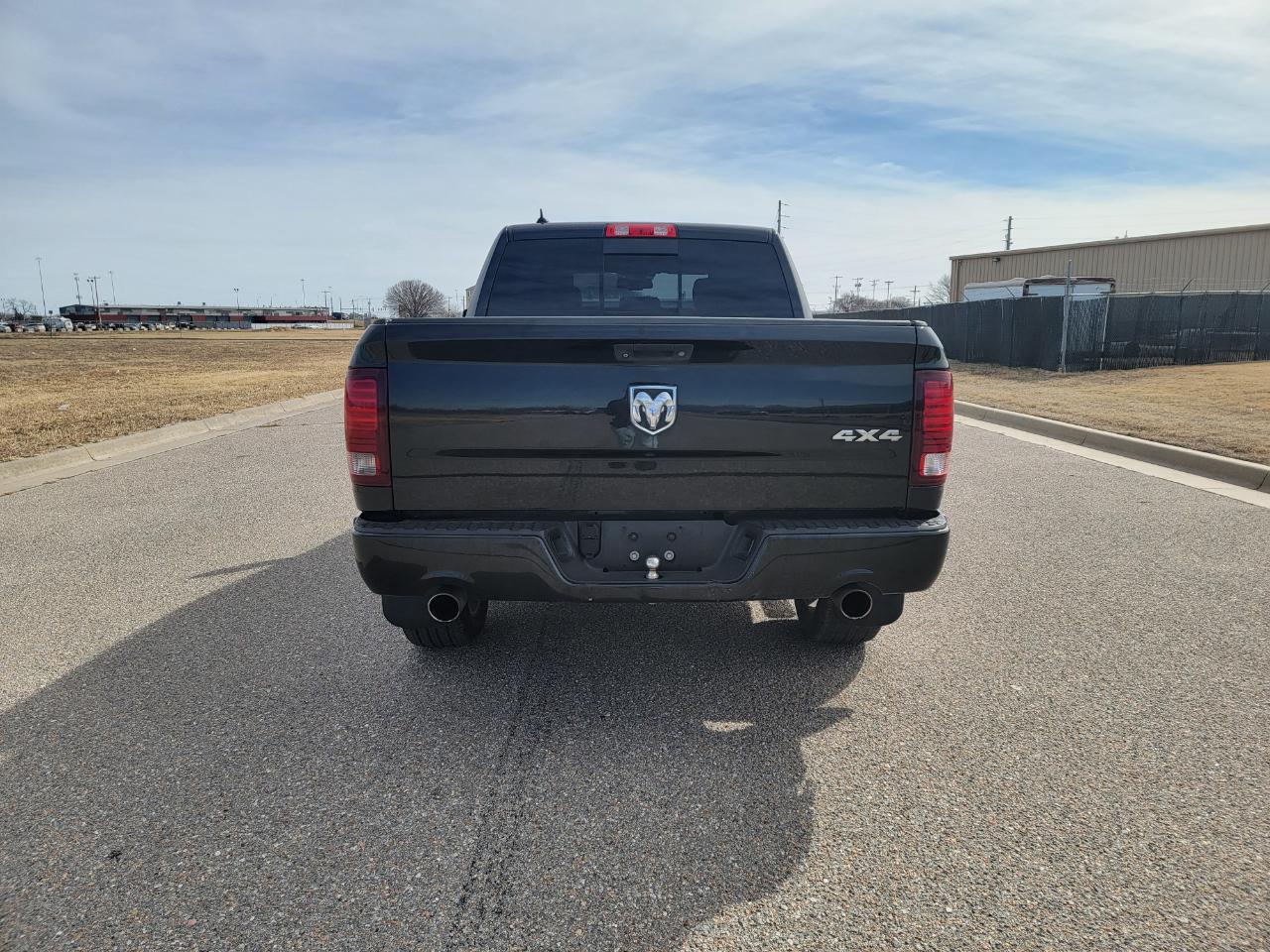 RAM 1500 4WD Crew Cab 140.5" Sport 2016