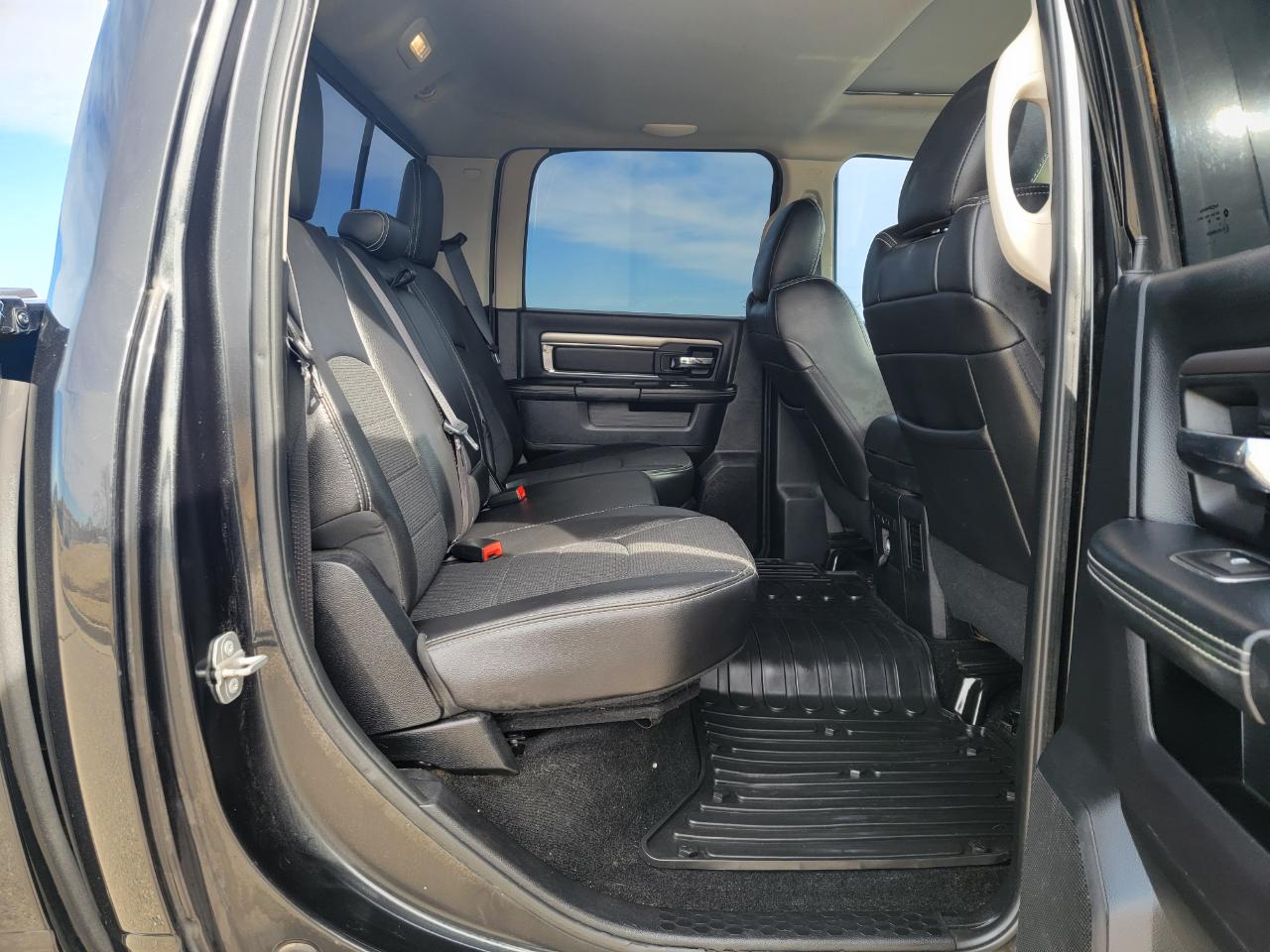 RAM 1500 4WD Crew Cab 140.5" Sport 2016